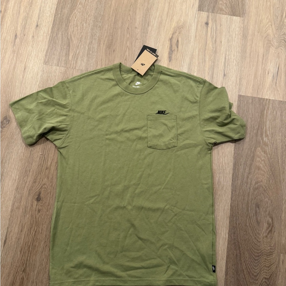 Nike Men's Green T-Shirt